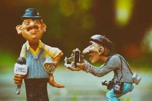 Jurnalism în pas cu vremurile, trei discipline noi la FJSC: totalitarism, IA şi corespondenţă de război